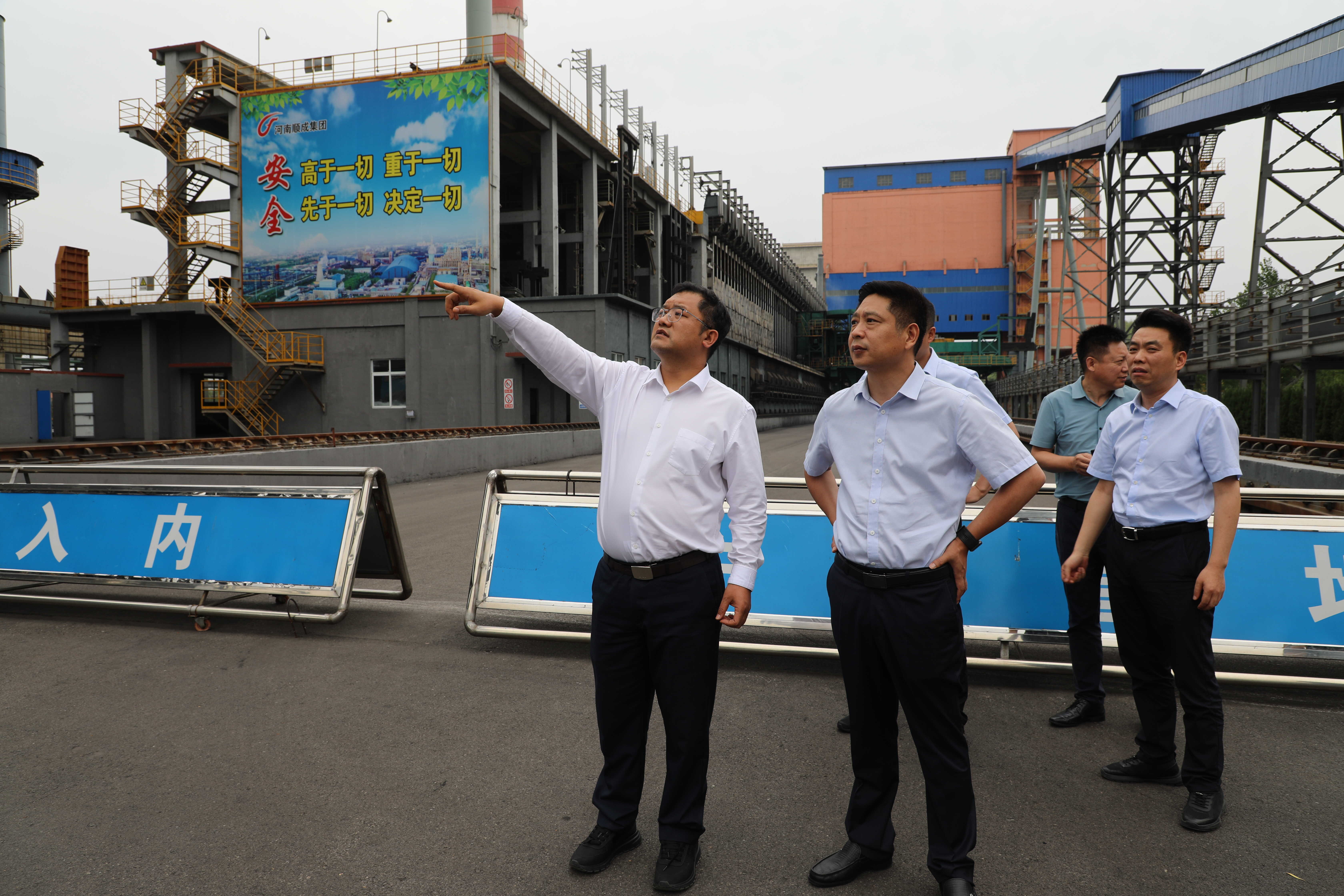 建行安阳分行行长邵岗一行到顺成集团考察调研